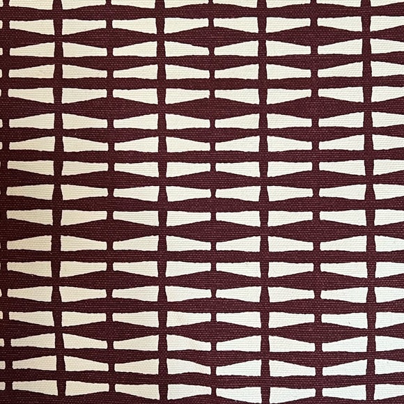 Table Runner Merlot and White, Brand New - Picture 3 of 3